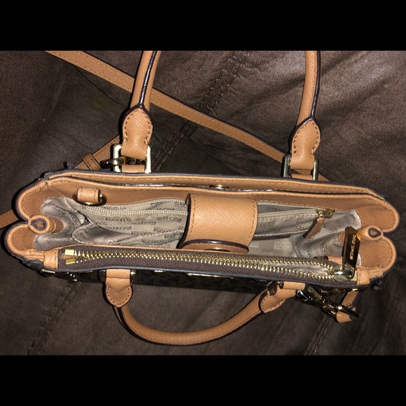 Authentic Michael Kors Purse - Picture 3 of 4